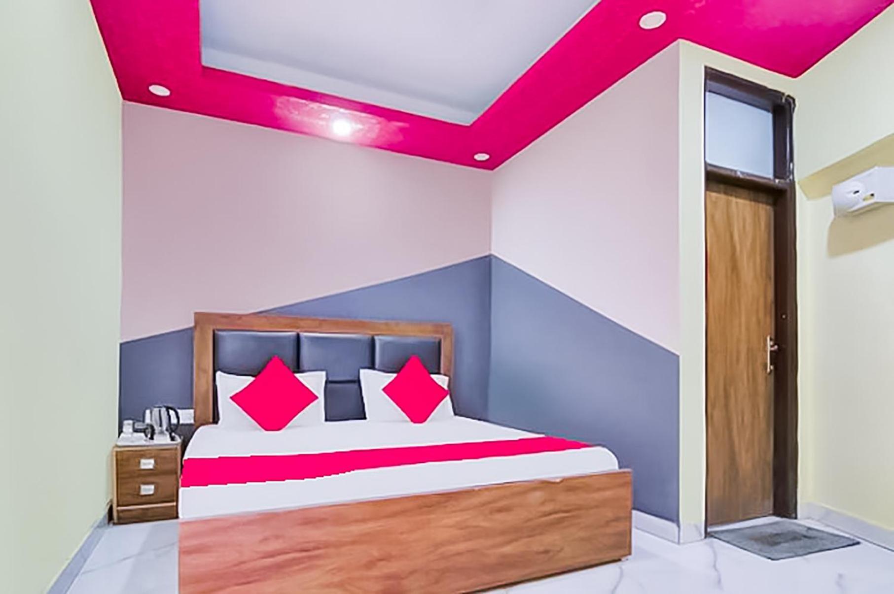Classic-near Nizamuddin Railway Station 3*