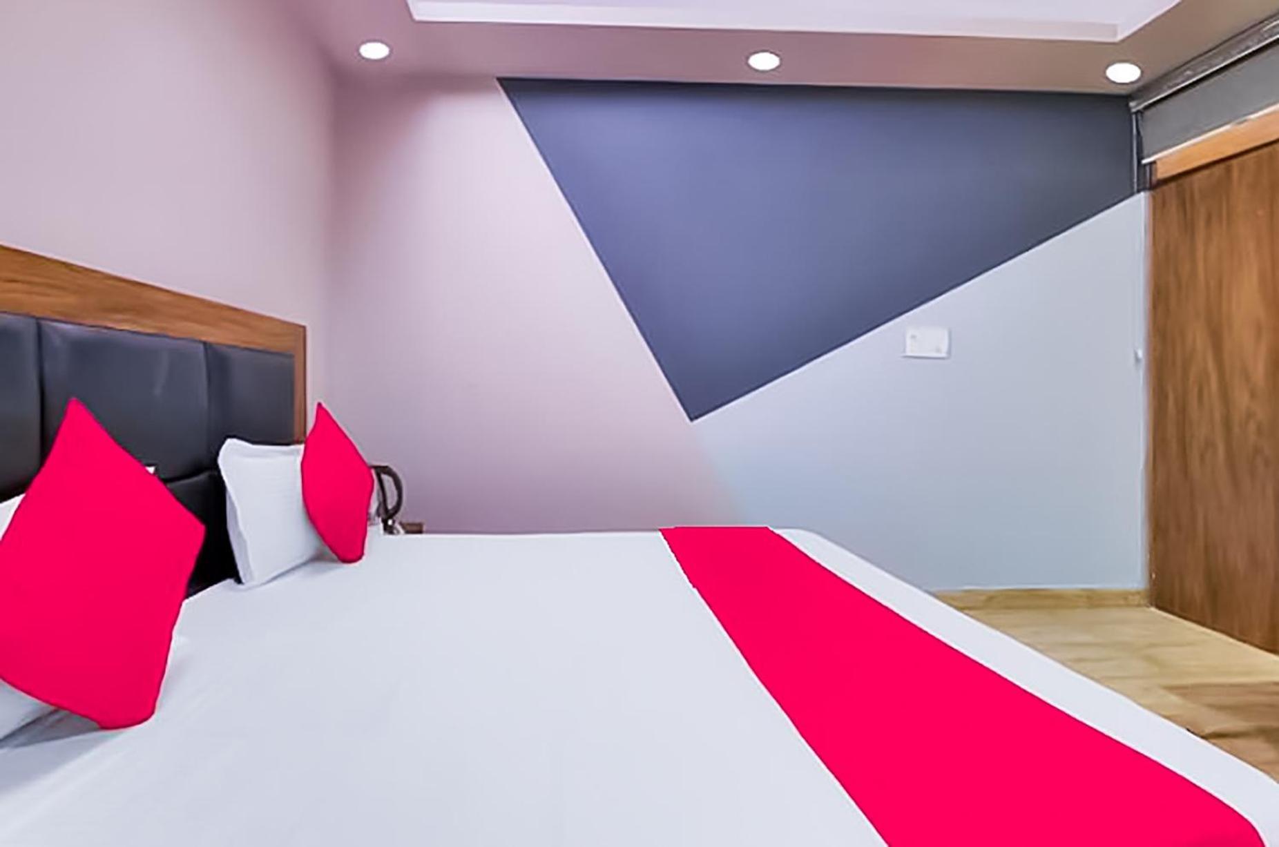 Hotel Classic-near Nizamuddin Railway Station