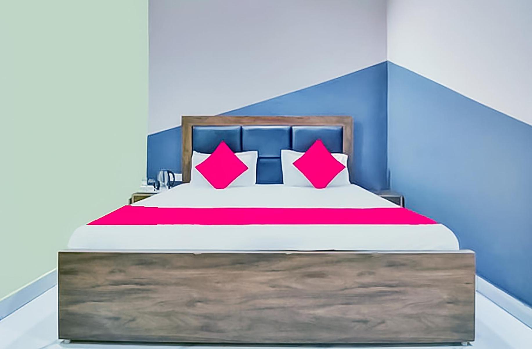 Classic-near Nizamuddin Railway Station 3*