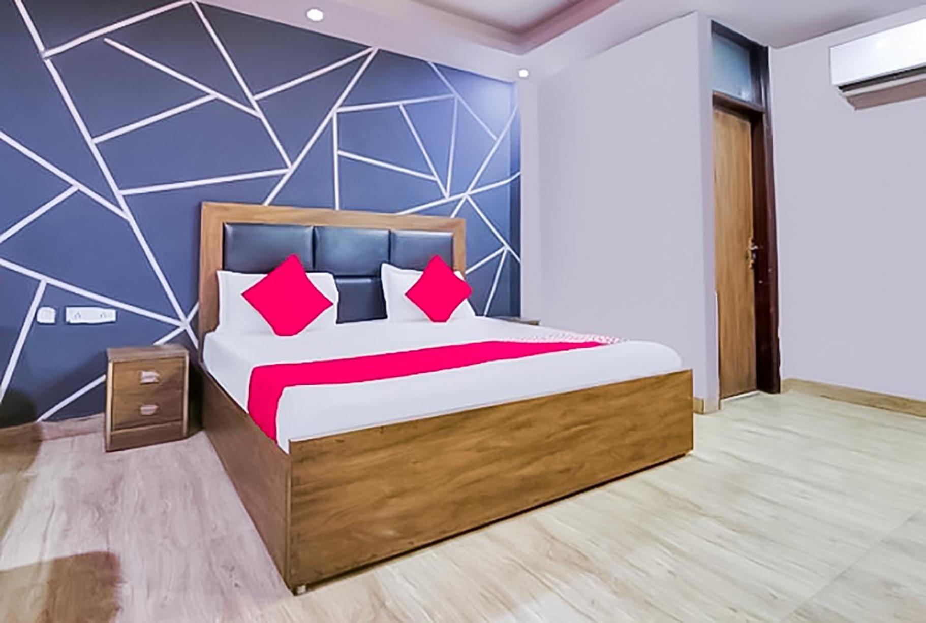 Hotel Classic-near Nizamuddin Railway Station New Delhi