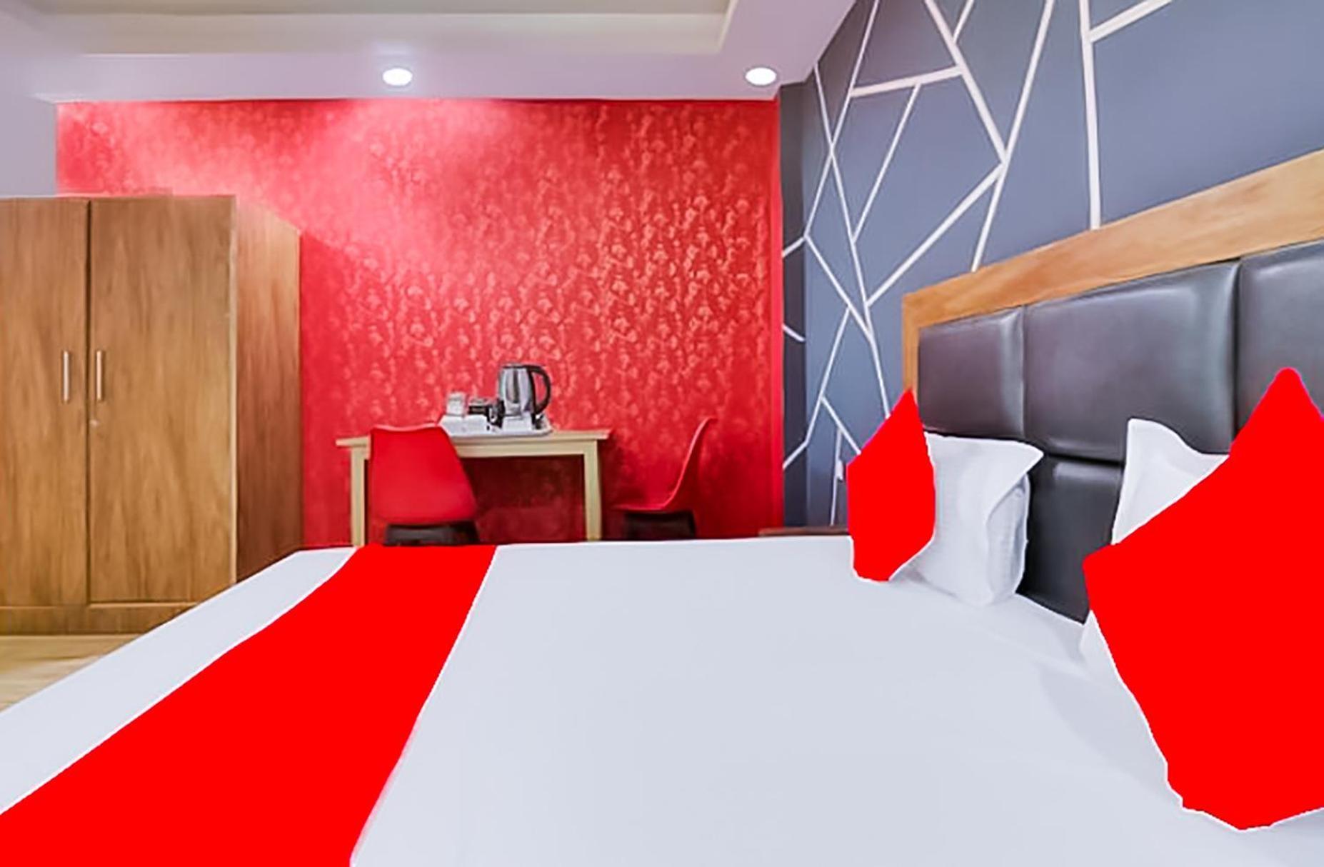 Hotel Classic-near Nizamuddin Railway Station