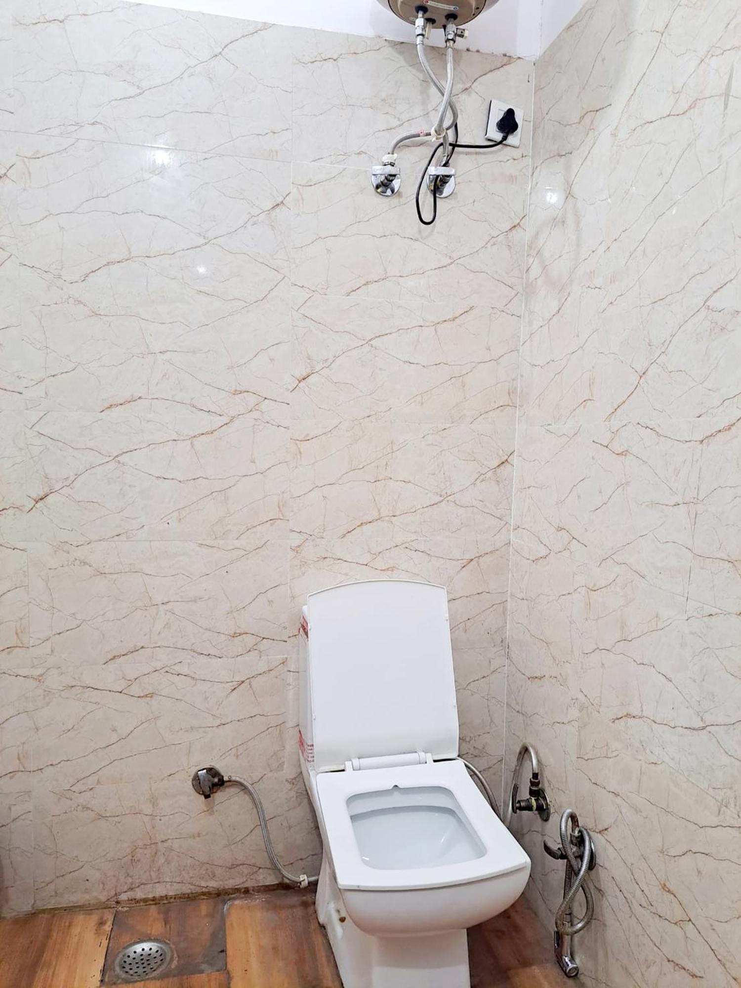 Hotel Classic-near Nizamuddin Railway Station New Delhi